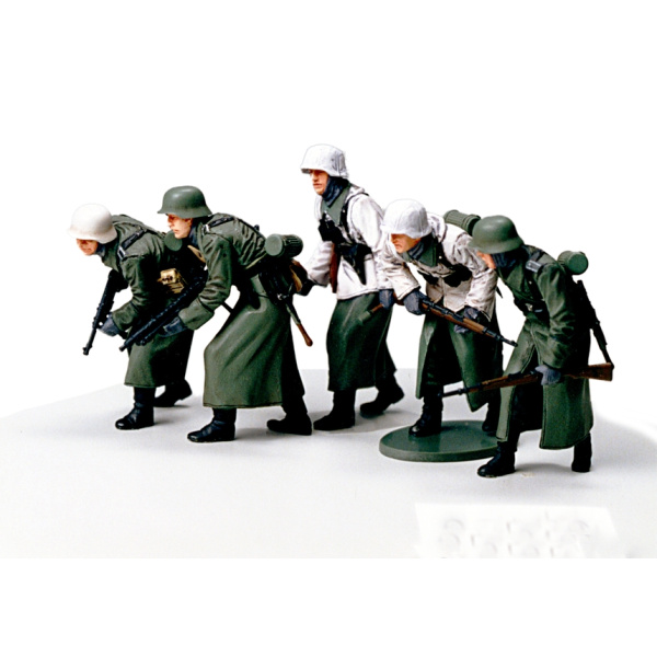 German Assault Infantry w/winter gear 1:35